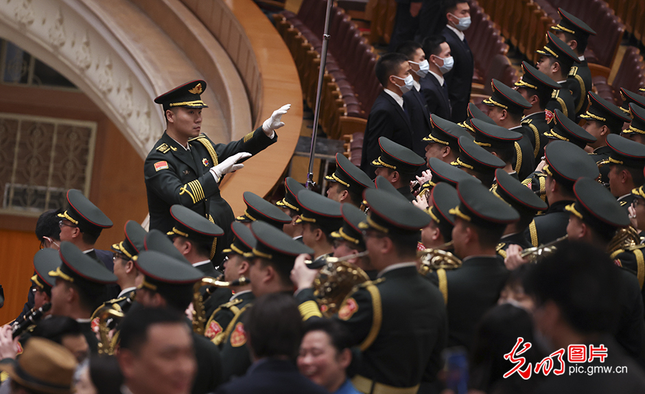 十四届全国人大一次会议在北京闭幕